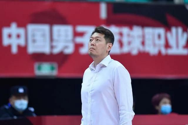 你与球队高层谈过了吗？“是的，我们在通道内谈了，就像每场比赛结束后那样。
